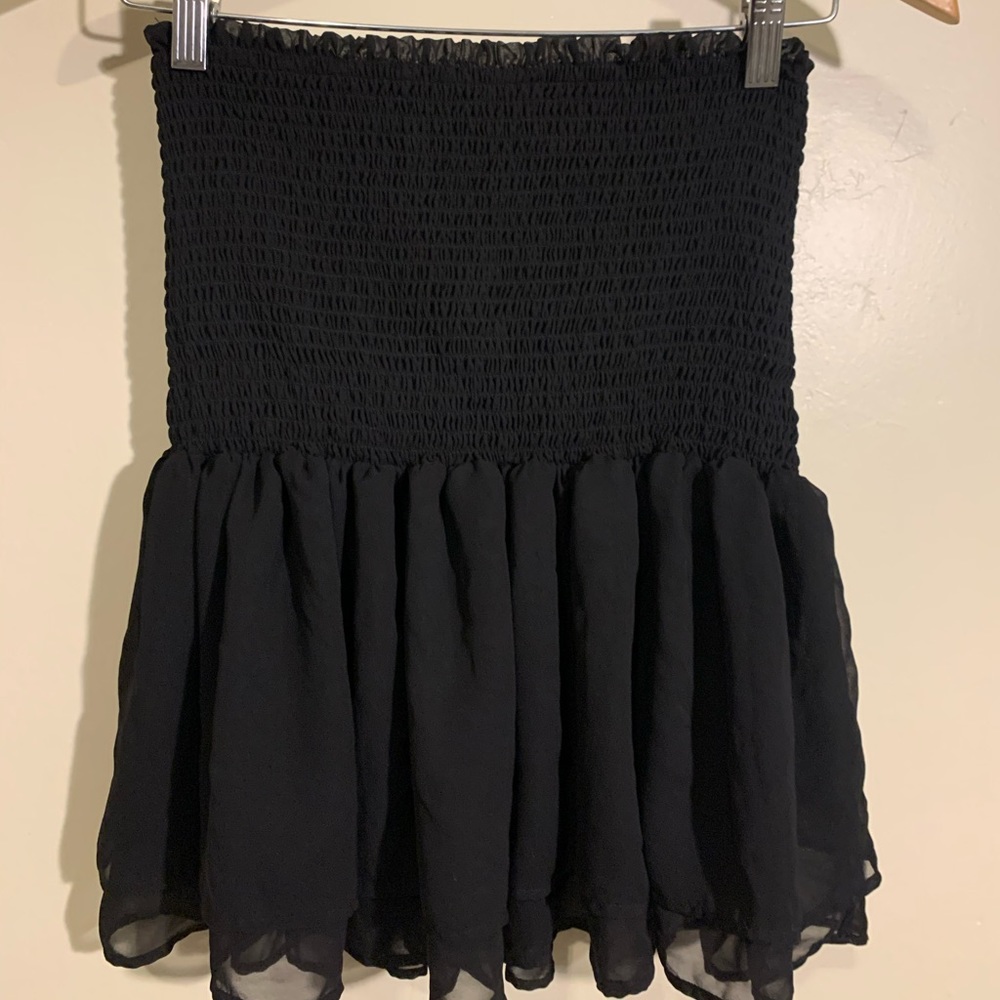 Black shirt / skirt
